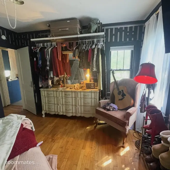 Room for rent in Lawrence, KS $53, house