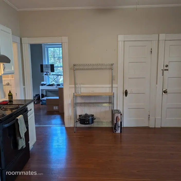 Room for rent in Manchester, NH $1248, house