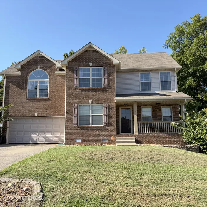 Room for rent in Clarksville, TN $800, house