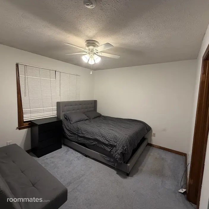 Room for rent in Newnan, GA $700, house