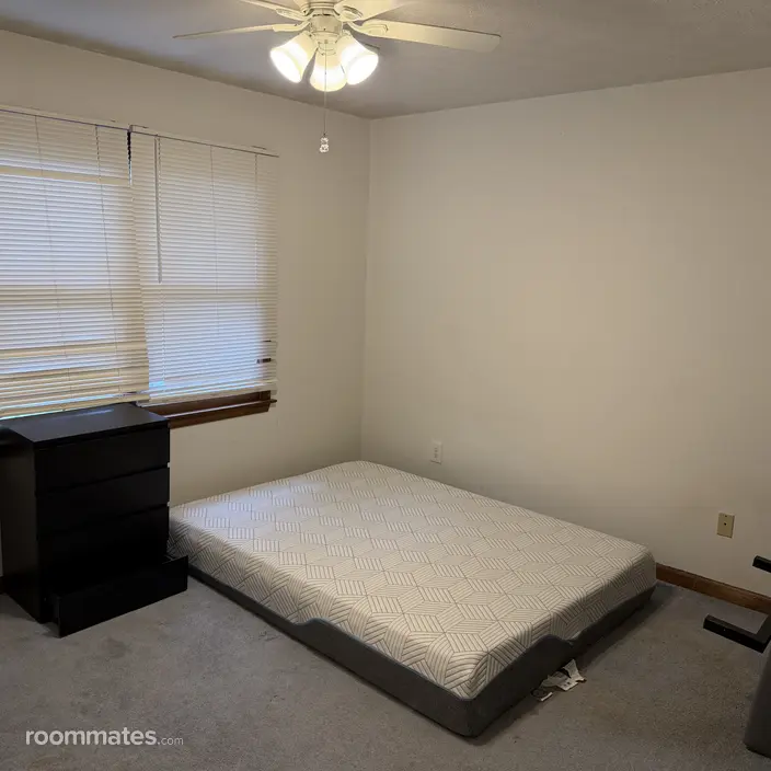 Room for rent in Newnan, GA $800, house