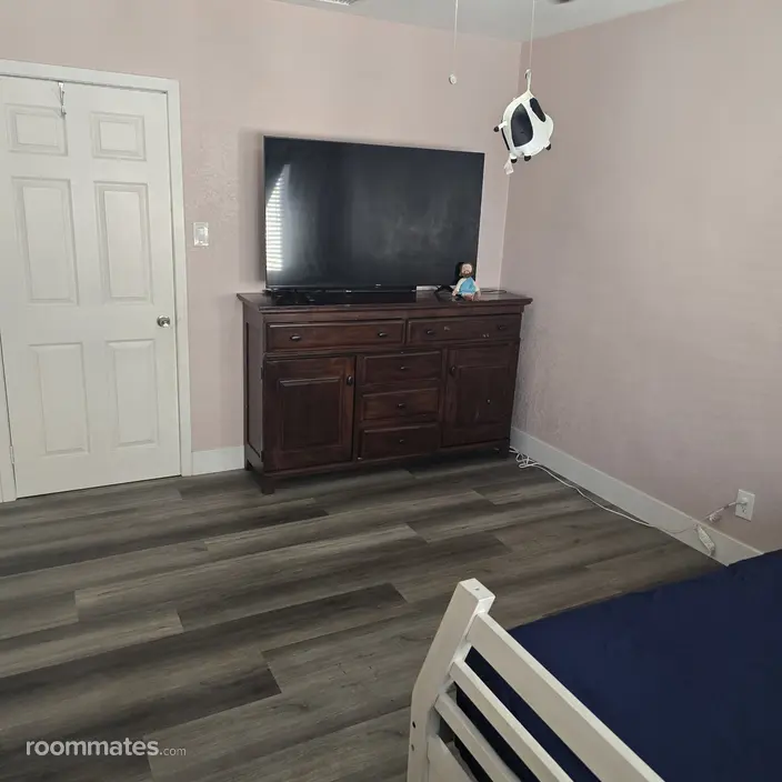Room for rent in San Bernardino, CA $900, house