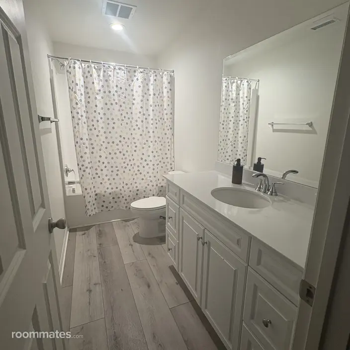 Room for rent in Victorville, CA $650, house