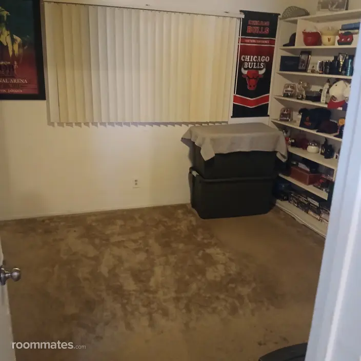 Roommate looking Fullerton, CA, $1200