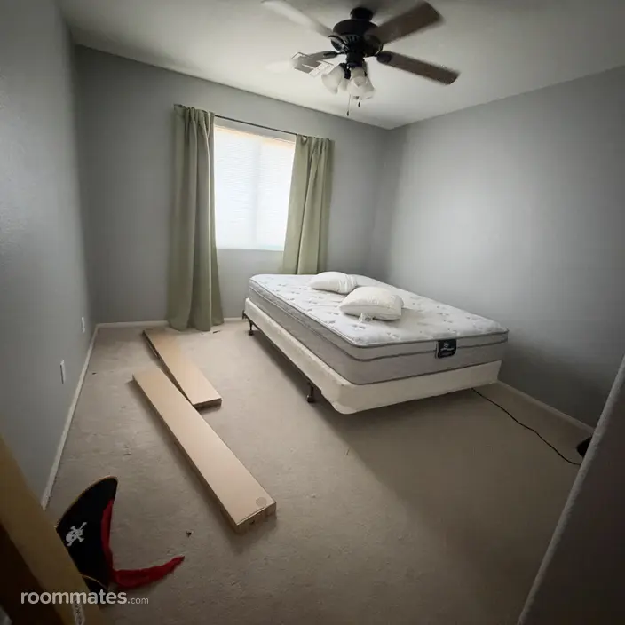 Room for rent in Henderson, NV $0, house