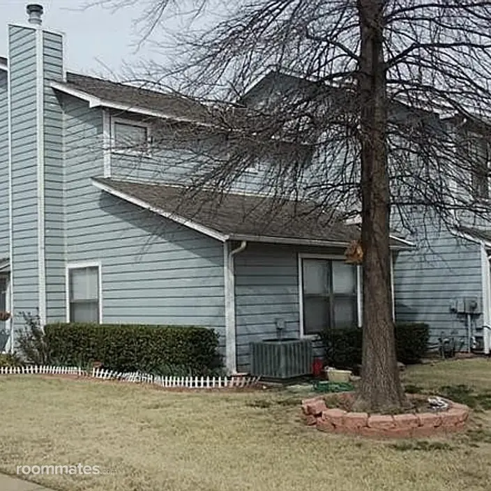 Room for rent in Broken Arrow, OK $300, condo