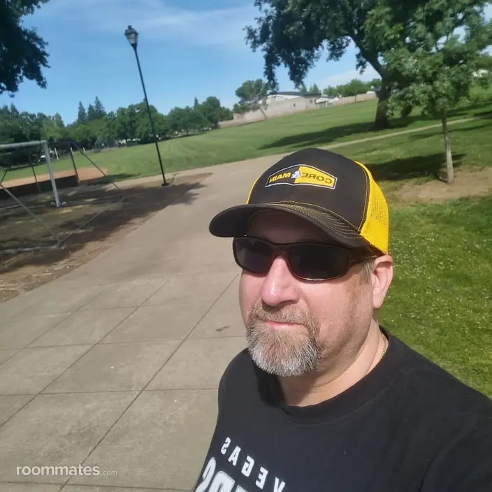 Roommate looking Fresno, CA, $1000