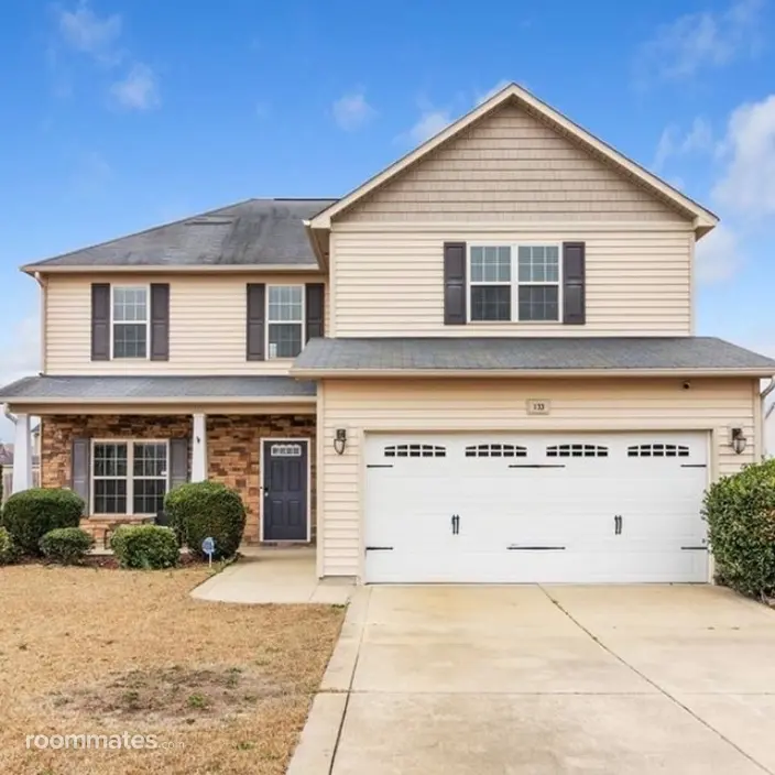 Room for rent in Raeford, NC $800, house