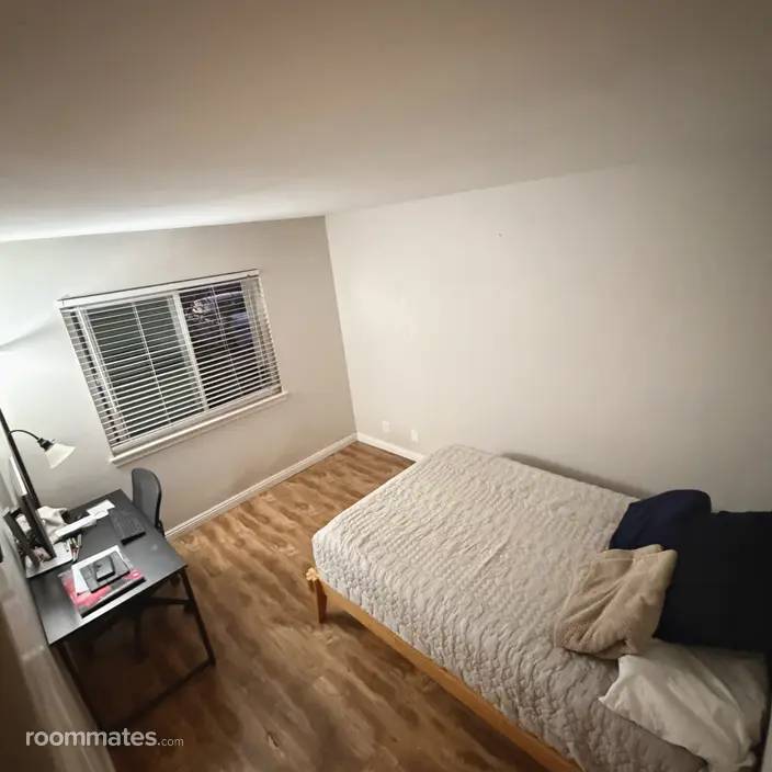 Room for rent in Huntington Beach, CA $1000, house