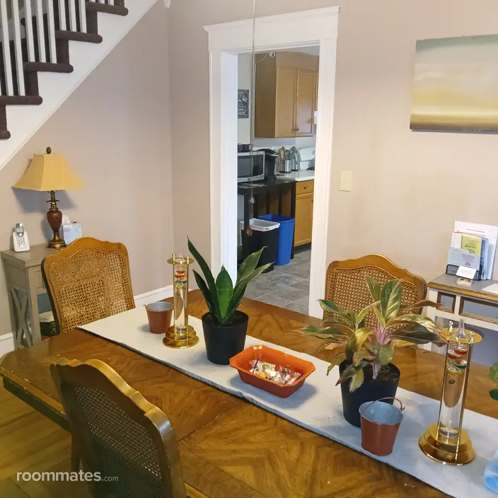 Room for rent in Woonsocket, RI $800, townhouse