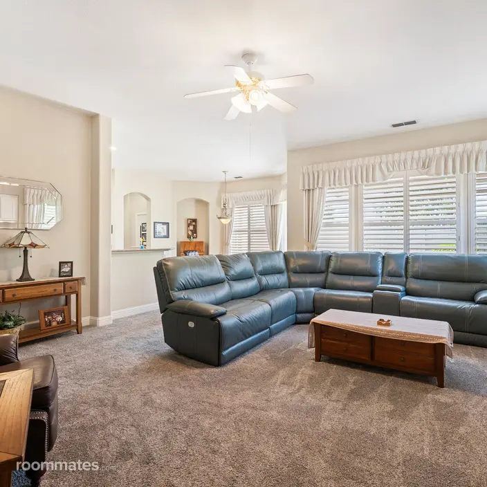 Room for rent in Folsom, CA $1000, house