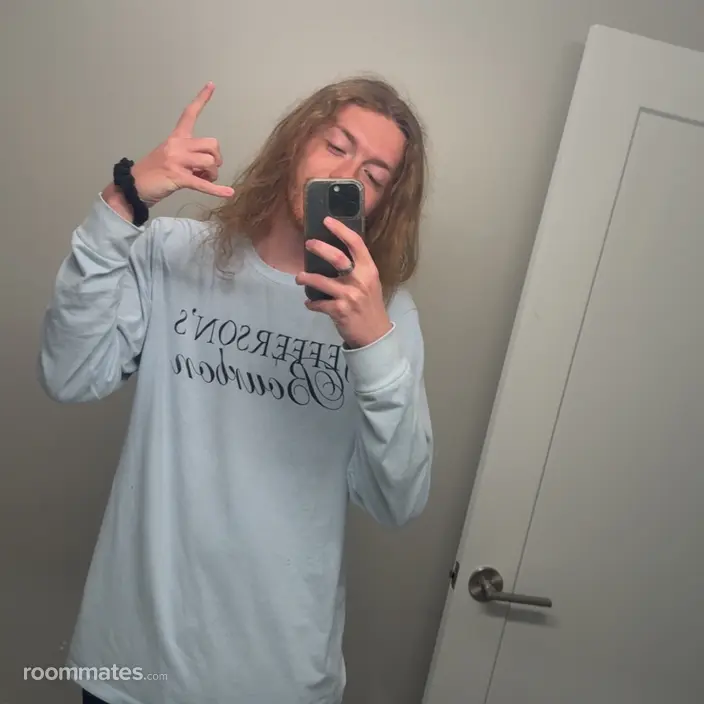 Roommate looking Papillion, NE, $900