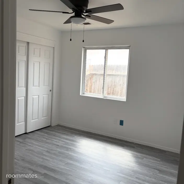 Room for rent in Bakersfield, CA $650, house
