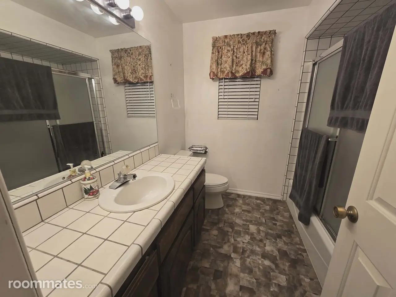 Profile photo 3 of 8