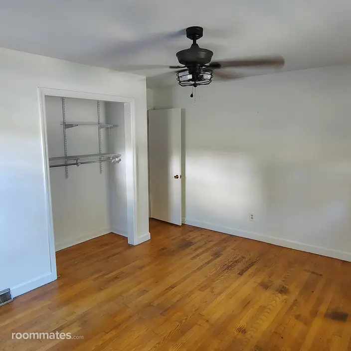 Room for rent in Canton, NC $750, house