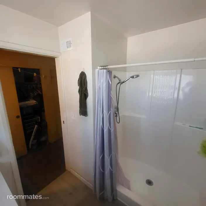 Room for rent in Santa Ana, CA $1250, house