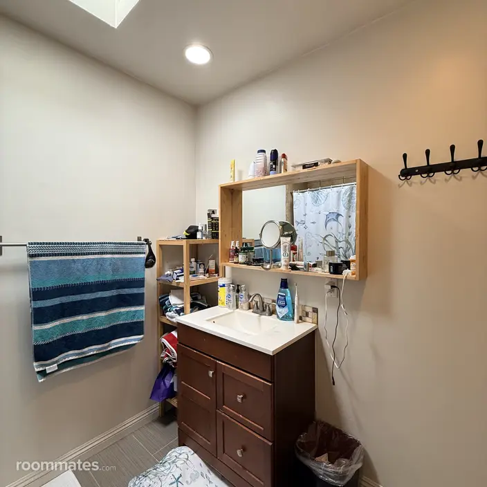 Room for rent in Los Angeles, CA $1600, condo
