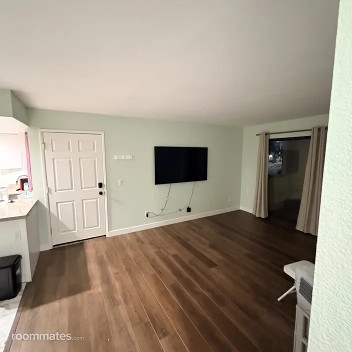 Room for rent in Riverside, CA $1200, condo