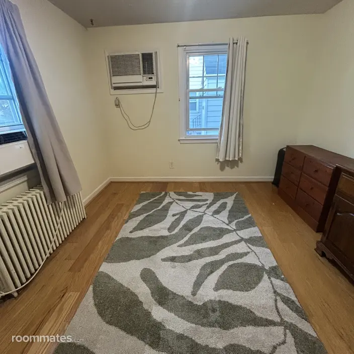 Room for rent in Hamden, CT $900, house