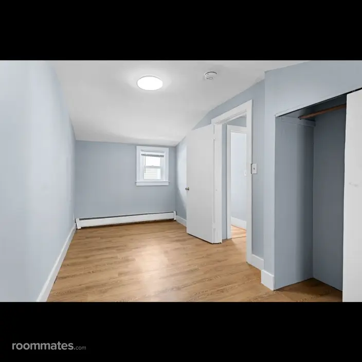 Room for rent in Concord, NH $875, house