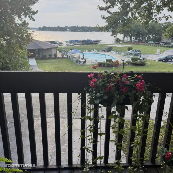 Room for rent in Fox Lake, IL $800, condo