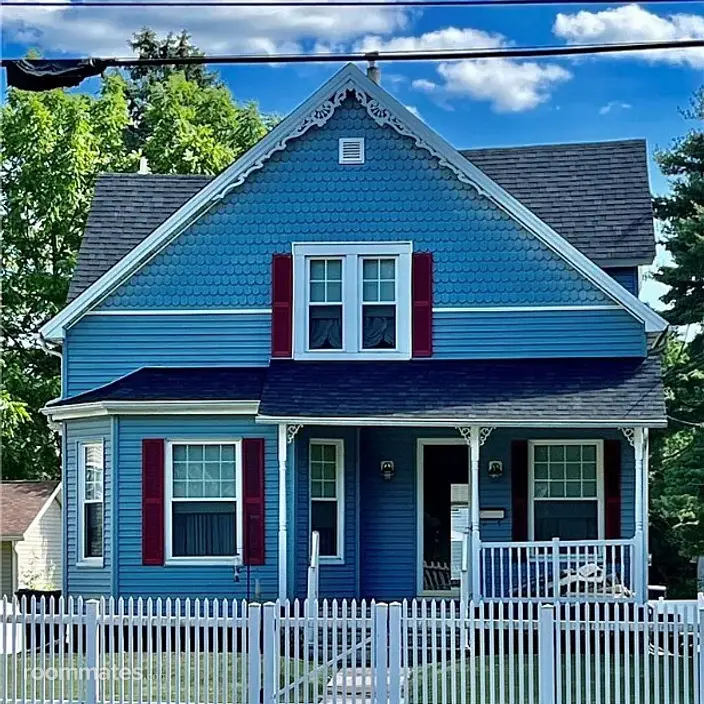 Room for rent in Canton, OH $800, house