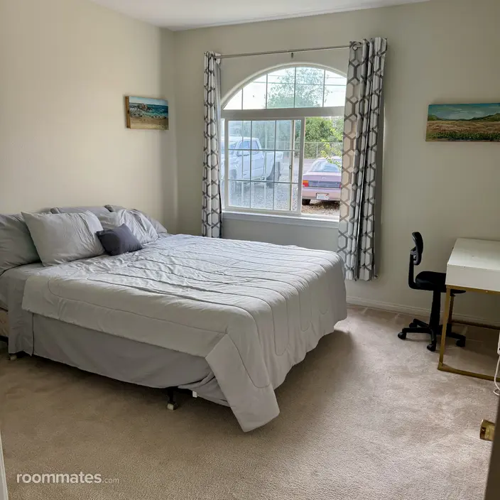 Room for rent in Riverside, CA $1100, house