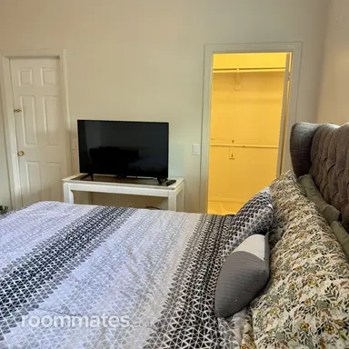 Room for rent in Riverside, CA $1100, house