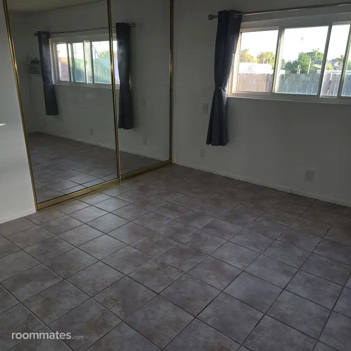 Room for rent in Huntington Beach, CA $2500, house
