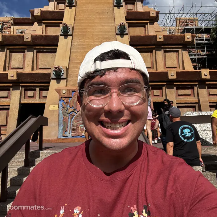 Roommate looking Anaheim, CA, $1000