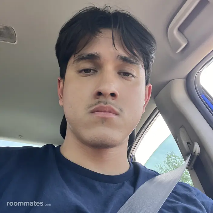 Roommate looking Paramount CA, $1000