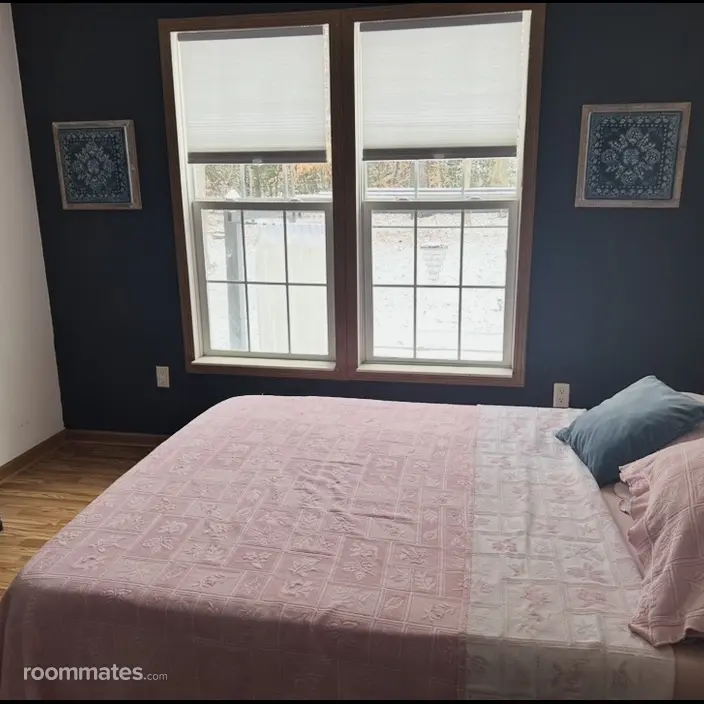 Room for rent in Hayes, VA $899, house