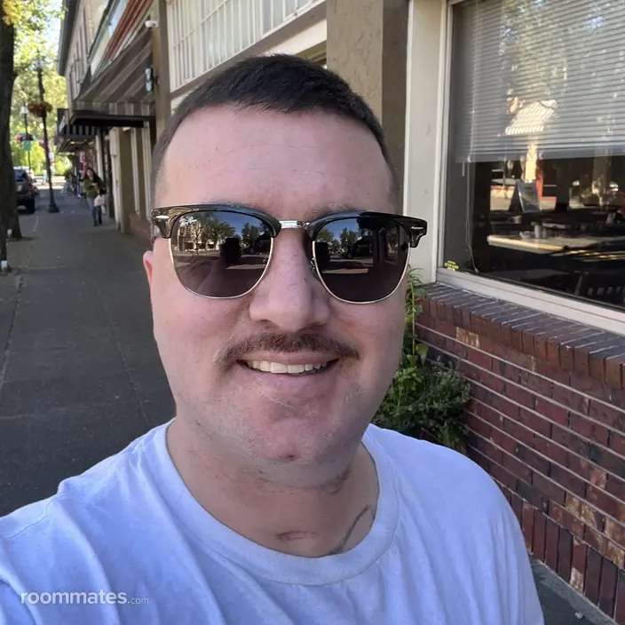 Roommate looking Portland, OR, $800