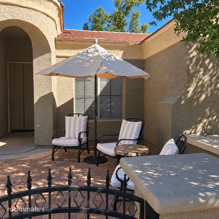 Room for rent in Phoenix, AZ $900, house