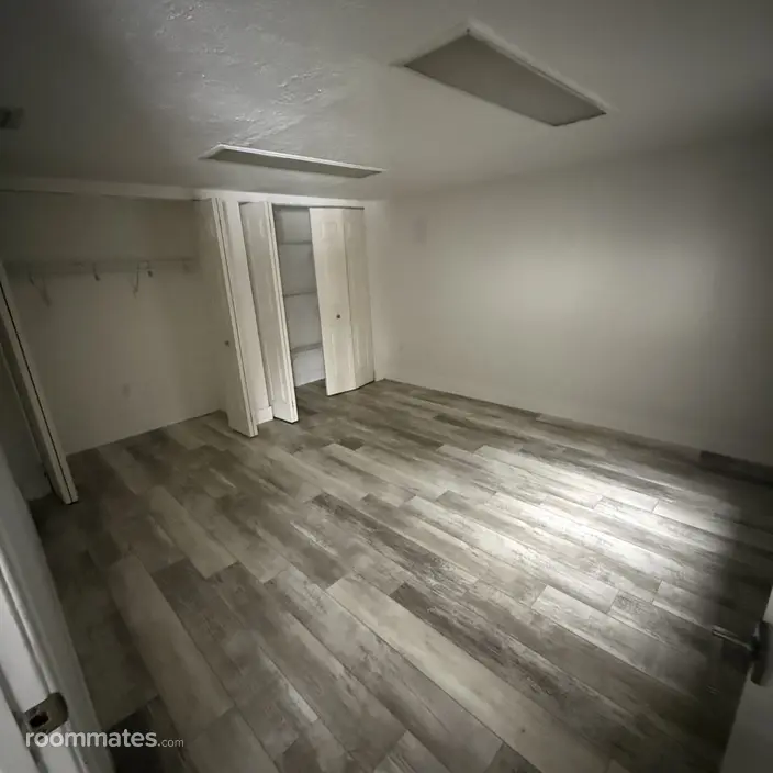 Room for rent in Miami, FL $1200, house