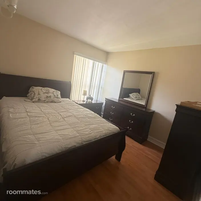 Room for rent in Miami, FL $1000, condo
