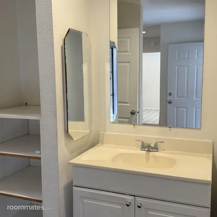 Room for rent in Burbank, CA $1750, house