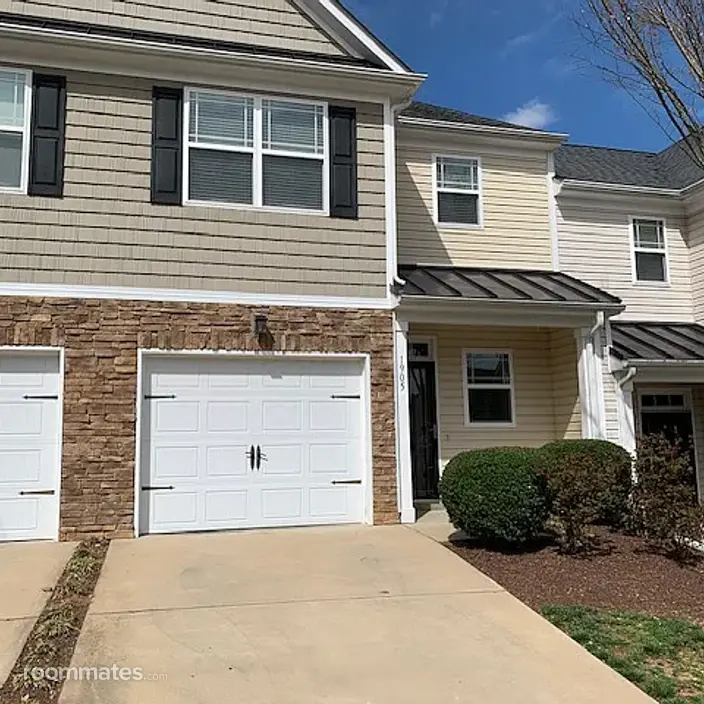 Room for rent in Raleigh, NC $875, townhouse
