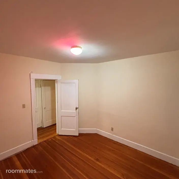 Room for rent in Dorchester, MA $800, house