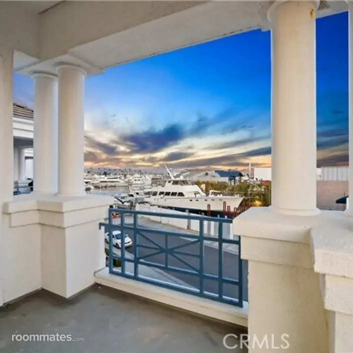 Room for rent in Newport Beach, CA $2991, condo