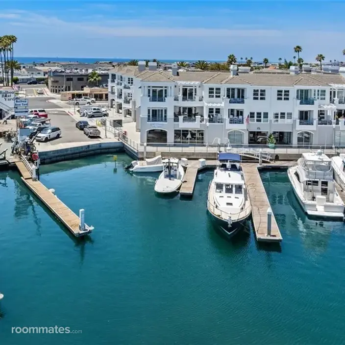 Room for rent in Newport Beach, CA $2991, condo