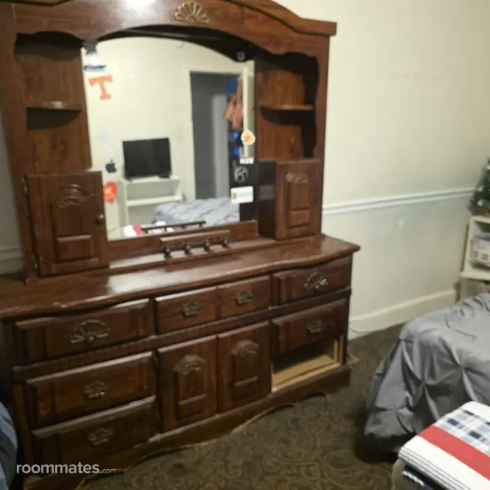 Room for rent in Knoxville, TN $800, house