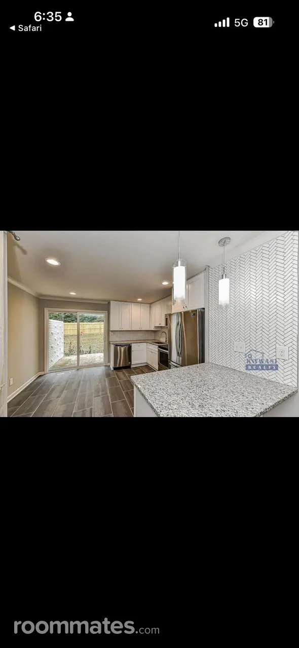 Profile photo 3 of 10