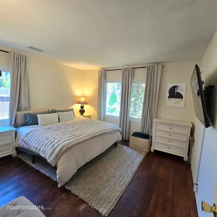 Room for rent in Lake Elsinore, CA $1100, house