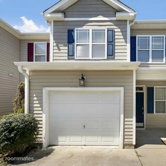 Room for rent in Raleigh, NC $875, townhouse