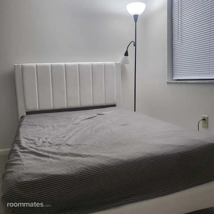 Room for rent in Portsmouth, NH $1200, condo