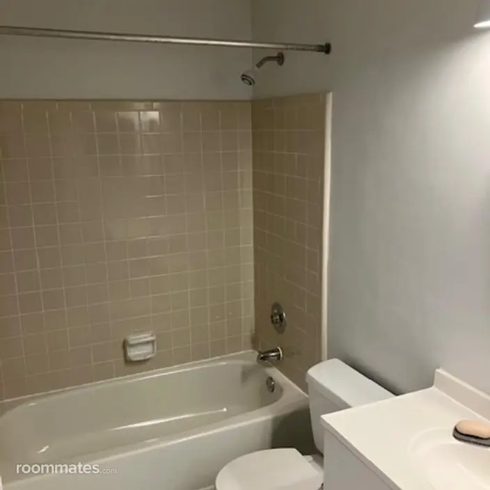 Room for rent in Roswell, GA $850, condo