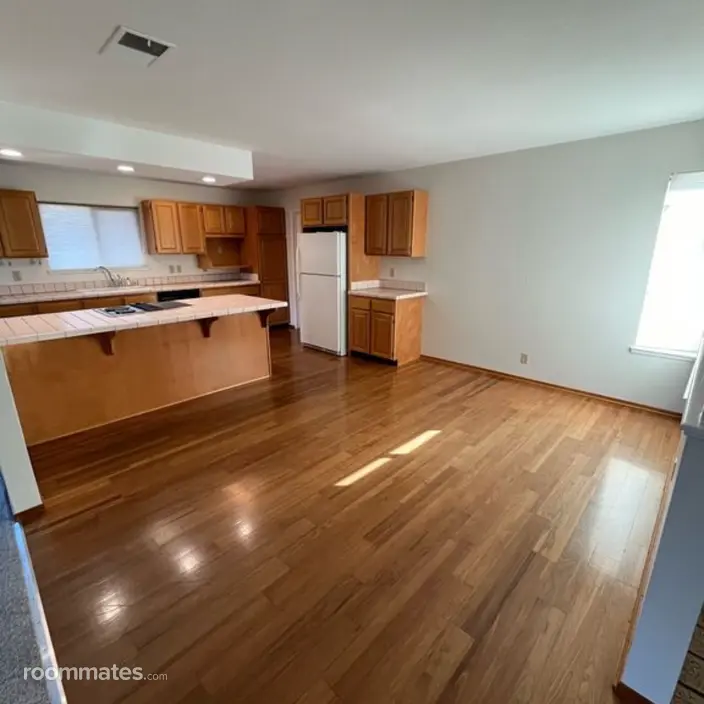 Room for rent in Pleasanton, CA $1800, house