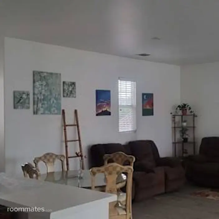 Room for rent in Eastvale, CA $900, house