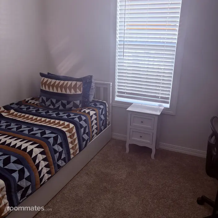 Room for rent in Santa Clarita, CA $1050, house